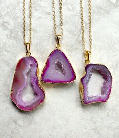 This lovely stone necklace is made from a gold plated pink agate crystal slice stone, on a choice of chain - either a 14kt gold filled chain, or a 24kt gold plated chain. Each stone is different and stone 5 measures 30mm high by 20mm wide (about 1.2 inches high by 0.8 inches wide). Please note these are all individual items and you will receive the exact stone that you choose from the options. The necklace comes in a variety of lengths, with an extender chain of one inch. Each item is packaged in an eco-friendly branded jewellery box, and shipped in a recyclable postage box. Gift messages are handwritten onto a small notecard. If you have any questions please do let me know. Please check out our other geode crystal jewellery: https://www.etsy.com/uk/shop/KernowJewellery?section_id=33342901 Agate Jewelry With Adjustable Chain, Agate Raw Stone Jewelry For Jewelry Making, Agate Raw Stone For Jewelry Making, Gold Agate Gemstone Jewelry, Gold Agate Healing Jewelry, Gold Agate Jewelry For Healing, Raw Stone Agate Jewelry Gift, Gold Agate Round Pendant Crystal Necklace, Gold Agate Crystal Necklace With Round Pendant