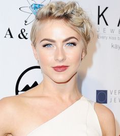 How to Style a Pixie Cut Updo Inspiration, Pixie Updo, Chic Updo, Julianne Hough Photo, Updo Ideas, Hot Haircuts, Long Box Braids, Cool Braids, Julianne Hough