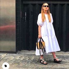 Blogger Favorite Sold-Out Statement Piece White Tiered Dress, Balloon Sleeve Dress, Breezy Dress, Dress Zara, Looks Street Style, Mode Inspo, Mode Inspiration, Tiered Dress, Outfits Casuales