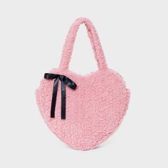 The Girls' Faux Shearling with Bow Oversized Heart Tote Bag by art class™ Pink is both stylish and functional. Featuring a soft faux shearling exterior and a charming bow accent, this oversized heart-shaped tote offers a unique and cozy look. With its spacious interior, it easily holds daily essentials, making it ideal for school, playdates or weekend outings. art class™ - One-of-a-kind looks for the one and only you. Fluffy Purse, Backpack Art, Digital Wardrobe, Pretty Purses, Heart Tote Bag, Skating Aesthetic, Cute School Stationary, Velvet Headband, Pink Girly Things