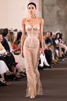 Schiaparelli Couture 2023, Schaperelli Couture 2023, Fall 2023 Style, High Fashion Runway Outfits, Schiaparelli Runway, Schiaparelli 2023, Schiaparelli Dress, Fall 2023 Runway