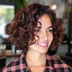 Top 56 Layered Curly Hair Ideas for 2024 Short Curly Bob Haircut, Curly Balayage Hair, Layered Curly Haircuts, Curly Hair Ideas, Layered Curly Hair, Medium Curly