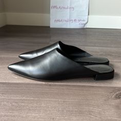 - Designer = Vince - Size = 9.5m(39.5). Trunk 22 - Color = Black - Msrp =$250 - Vince Made In Italy 9.5m(39.5) Genuine Black Leather Pointed Toe Aladdin Slipper Vince Made In Italy 9.5m(39.5) - Measured Underneath Leather Outsole From Front Tip Of Pointed Toe To Back Tip Of Heel To Give An Estimate Of Size Length = Approximately 29cm - Heel Height = Approximately 1.9cm - Genuine And Authentic Or Your Money Back Trunk 22 Black Leather Slip-on Mules, Sleek Black Slip-on Mules, Pointed Toe Calf Leather Mules For Business, Office Mules With Leather Footbed And Pointed Toe, Sleek Leather Mules With Pointed Toe, Sleek Leather Pointed Toe Mules, Pointed Toe Mules With Branded Insole For Business, Leather Low Heel Mules With Rubber Sole, Leather Mules With Pointed Toe For Business