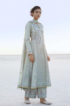 Sharara Outfits, Plazo Suits, Hijab Brides, Fashion Design Inspiration, Kurti Fashion, Nikkah Dress, Anita Dongre