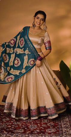 Saree Chaniya Choli Style, Lehenga For Sisters Wedding, Choli Blouse Designs Latest, Lehnga Designs Indian Weddings, Chaniya Choli Designs Weddings, Simple Lehenga Designs, Cotton Chaniya Choli, Wedding Chaniya Choli