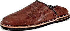 Sewn slippers, 1st quality engraved leather Brown color sizes available: 39 to 46 (choose your size before ordering) Can be used indoors and outdoors. Sewing Leather, Mens Slippers, Brown Color, Brown Leather, Shoes Mens, Men's Shoes, Slippers, Bathing Beauties, Accessory Gift