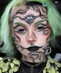 Abstract Eyeliner Looks, Cool Make Up Looks Creative, Creative Makeup Ideas Art Inspiration, Make Up Ideas Creative, Artistic Makeup Creative, Eyes Stylized, Abstract Eyeliner, Artistic Eye Makeup