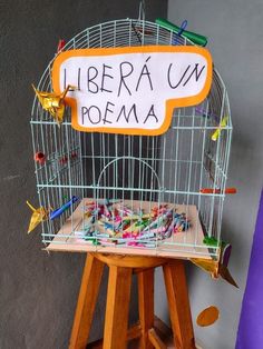 a birdcage with writing on it that says libera u poema