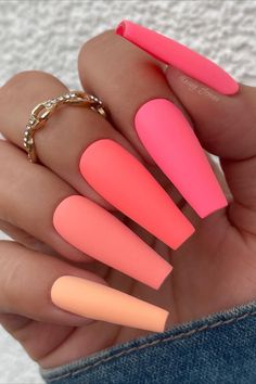 Uñas Color Coral, Ballerina Nails Shape, Bright Nail Designs, Ideas Uñas, Peach Nails, Coral Nails, Makijaż Smokey Eye, Vacation Nails, Bright Nails