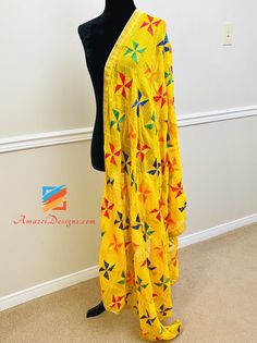 Gelber Phulkari mit Gewebespitze .

 Entdecken Sie mehr SAMTSCHAL , DUPATTA , PHULKARI



 📦 Unübertroffener KOSTENLOSER weltweiter Versand von Kanada in die USA, nach Europa, Australien, Neuseeland, Norwegen, Belgien, Dänemark, Spanien, Italien, Frankreich und überall sonst.

 ⭐️⭐️⭐️⭐️⭐️ 5-Sterne-Kundenbewertungen

 Deepika, USA ⭐️⭐️⭐️⭐️⭐️

 Danke danke danke!! Wenn ich mich in die Bilder verliebt habe, dann bin ich absolut sprachlos, nachdem ich diese Armreifen persönlich gesehen habe. Vie Festival Multicolor Dupatta With Chikankari Embroidery, Yellow Embroidered Cotton Dupatta, Bohemian Yellow Dupatta With Chikankari Embroidery, Traditional Yellow Shawl Dupatta, Yellow Cotton Fabric With Chikankari Embroidery, Yellow Embroidered Festival Dupatta, Yellow Embroidered Dupatta For Festival, Shawl Dupatta, Velvet Shawl