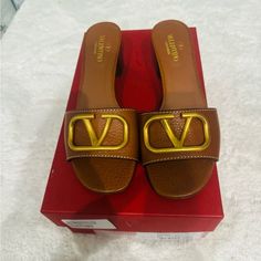 Valentino Garavani Sandals Size 37. New With Box And Dust Bag. They Have Only Been Tried On. Valentino Sandals, Rubber Flip Flops, Valentino Garavani Shoes, Mid Heel Sandals, Caged Sandals, Leather Sandals Flat, Valentino Rockstud, Studded Sandals, Leather Slides