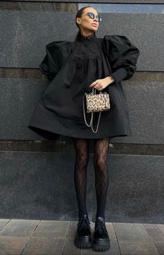 Mode Kimono, Looks Street Style, Looks Black, Mode Inspo, Sporty Chic, Black Tights, Looks Style, Mode Inspiration, Winter Fashion Outfits