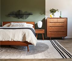 a bedroom with a bed, dresser and nightstands in it's center area