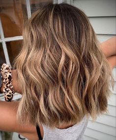 Subtle Blonde, Color Balayage, Birthday Fashion, Hair Color Shades, Brown Hair Balayage, Hair Balayage, Colour Ideas, Short Hair Balayage, Balayage Brunette