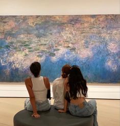 Three girl friends looking at monet’s lily pads at the moma in New York City Moma Picture Ideas, Moma Nyc Aesthetic, Moma Museum Aesthetic, Aesthetic New York City, Moma Nyc, Moma Museum, New York October, Museums In Nyc