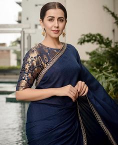 Brocade Blouse Designs, Navy Blue Saree, Plain Sarees, Blue Blouse Designs, Blue Silk Saree, Saree Looks, Brocade Blouse, Saree Blouse Design