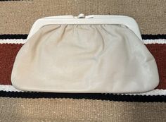 This vintage Italian-made hand bag is a unique and stylish addition to any collection. The clamshell shape adds a touch of whimsy while the ivory-colored leather material gives it a timeless and versatile look. It's perfect for casual occasions and adds a touch of secretary/geek style to any outfit. The lucite detail adds an interesting twist to the classic design. This item is an original and was made in the 1970s. It's perfect for women who love vintage accessories and want to make a statement. Good condition, very light wear inside & outside. Feel free to ask questions Geek Style, Geek Fashion, Vintage Lucite, Change Purse, Colored Leather, Vintage Italian, Clutch Handbag, Vintage Accessories, Leather Material