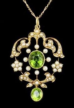 Pearl And Peridot, Bijoux Art Nouveau, Edwardian Jewelry, Peridot Pendant, Jewelry Drawing, Art Nouveau Jewelry, Small Rose, Antique Necklace, Pearl Set