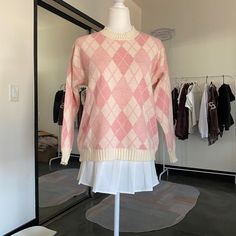 It Says One Size But Looks Like It Fits A Size M Or S. It’s Very Warm Too! Ships In 3 Days Free Shipping When Bundling! Text Me If You Have Any Questions #Argyle #Sweatshirt #Kawaii #Oversized #Y2k Preppy Crew Neck Sweater For Spring, Preppy Crew Neck Tops For Fall, Preppy Pink Tops For Fall, Preppy Crew Neck Winter Tops, Pink Academia, Pink Argyle, Oversized Y2k, Text Me, Baby Dolls