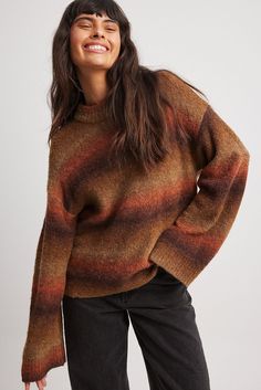 This sweater is knitted and super soft and features an oversized fit. It has a rounded high neckline and wide long sleeves with ribbed cuffs. Fall Sweaters Aesthetic, Knitted Oversized Sweater, Sweaters Outfit, Modern Knitwear, Brown Jumper, Knit Sweater Outfit, Ripped Jeans Outfit, Ombre Sweater, Oversize Pullover