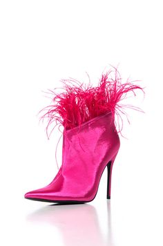 **FINAL SALE - NO EXCHANGES OR RETURNS** Check out these gorgeous statement shoes! Our Kaylynn boots feature a pointed toe silhouette and a stiletto heel in a stunning hot pink color. The shoe is lined with hot pink feathers to add that extra glam element to the whole look. Style these with your favorite outfit for a chic going out look. Glitter Rosa, Sandal Platform, Statement Shoe, Feather Trim, Wrap Heels, Trendy Halloween, Studded Sandals, Pink Satin, Jessica Simpson