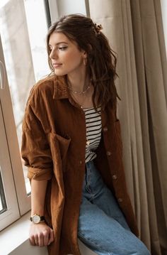 Fall Professor Outfits, Different Fashion Styles Types List Women, Brown Outfit Aesthetic Summer, Jeans Work Outfit Fall, Vibrant Autumn Outfits, Women's Fall Outfits, Brown Shirt Outfits Women, Neutral Color Outfits Women, Brown T Shirt Outfit