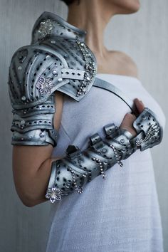 Pauldrons and Arm Braces by ~vofffka on deviantART Sansa Stark Queen, Steampunk Mode, Moda Steampunk, Mode Steampunk, Style Steampunk, Fantasy Costumes, Fantasy Armor, Warrior Princess, Steampunk Fashion