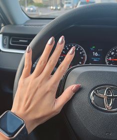 Brown chrome gel nails Almond Shaped Chrome Nails, Brown Chromatic Nails, Fall Pearl Nails, Fall 2023 Nail Trends Almond, Chrome Nails Pale Skin, Almond Nails Fall 2023, Gel Nails Light Colors, Brown Chrome Acrylic Nails, Fall Chrome Nail Colors 2023