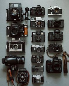 Vintage Film Camera, Boutique Ideas, Old Cameras, Classic Camera, Escape Reality, Mia 3, Old Camera