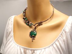 Looking for glorious emerald necklace for women? This green emerald necklace is perfecet. This is wire wrapped necklace have been made with 100% pure copper wire. This gemstone is a stunning piece to combine with any fashion look. If you want to feel really unique in any occasion, this is your necklace! Ideal unique gift for her. This beautiful green emerald necklace is made from copper wire that has been hand-forged and hammered for strength. This copper necklace is formed using traditional wir Green Wire Wrapped Necklace, Green Emerald Necklace, Emerald Choker, Necklace With Stone, Green Gemstone Necklace, Turquoise Choker, Copper Anniversary Gifts, Jewelry Emerald, Blue Stone Necklace