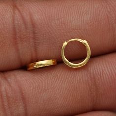 20kt 20 karat small hoop cartilage yellow gold Hoop Bali earrings  Gold Purity- 20k yellow Gold Weight - 0.47 grams approx Full Length - 0.8 cm approx Full Width - 0.8 cm approx click to see similar  https://www.etsy.com/in-en/shop/morvijewels?ref=seller-platform-mcnav Click here  https://morvijewels.etsy.com/    to get more discount and offers Happy to take wholesale bulk orders. Gold Cartilage Earrings, Pure Gold Jewellery, Bali Earrings, Handmade Gold, Pure Gold, Cartilage Earrings, Gold Hoops, Gold Hoop, Lovely Earrings