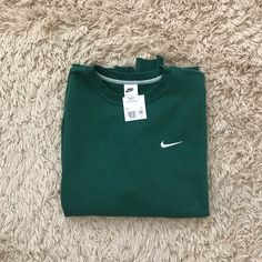 Brand New With Tags! Nike Sweatshirt Outfit Men, Green Nike Sweatshirt Outfit, Nike Green Sweatshirt, Green Nike Crewneck, Nike Sweatshirt Outfit, Nike Green Athleisure Sweatshirt, Green Nike Vintage Sweatshirt, Mens Crew Neck Sweater Nike, Green Nike Crew Neck T-shirt