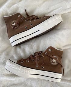 Converse Brown Platform, Al Stars Converse, Brown Aesthetic Accessories, Fitness Brown Aesthetic, Platform Converse Brown, Brown Shoes Aesthetic, Brown Aesthetic Clothes, Brown Aesthetic Fashion, Converse Shoes Platform