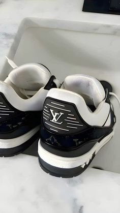 Y2k Outfits Men, Y2k Outfits, Dream Shoes, Sneaker Collection, Sneakers Fashion, Street Style, Mens Outfits, Sneakers, Pins