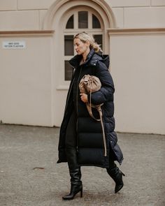 Down Puffer Jacket Arket, Long Black Puffer Coat Outfit, Black Puffer Coat Outfit, London Outfits Winter, Wide Leg Pants Winter, Cold Weather Style, Anouk Yve, Xmas Outfit