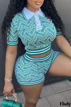 Fisdy - Conjunto de patchwork con estampado ecléctico de calle, cuello vuelto y mangas cortas en verde de estilo casual Y2k Summer Outfits, 2 Piece Short Set, Two Piece Short Set, Green Street, Baby Tees Y2k, High Fashion Outfits, Mini Dresses For Women, Turndown Collar, Short Sleeve Cropped Top