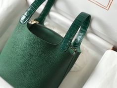 Hermes Picotin Lock 18 Bag Green With Gold-Toned Hardware For Women, Women’s Handbags 7.1in/18cm Rep 1:1 This timeless and minimalist bindle is inspired by horse feeders and is equipped with a discreet padlock. It takes its name from an old French term for the measure of oats given to a horse. The Picotin is the perfect equestrian escort, available in unlined that showcases the material. 18 x 19 x 13.5 cm / 7.1 x 7.5 x 5.3 inches (Length x Height x Width) Green Gold-toned hardware Large co Horse Feeder, Hermes Picotin, Dior Shirt, Louis Vuitton Shirt, Chanel Shirt, Bag Green, Loafer Mules, Evening Clutch Bag, A Horse