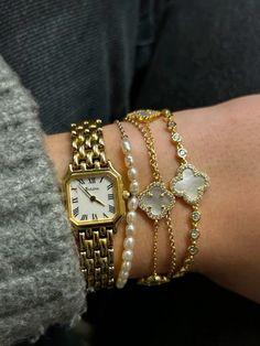 Old Money Aesthetic Watches Women, Gold Watch Jewelry, Classic Gold Watch, Watch Jewelry Stack, Gold Jewels Aesthetic, Watches For Girls Aesthetic, Vintage Gold Watch Aesthetic, Watches Aesthetic Woman, Old Money Accessories Women Jewelry