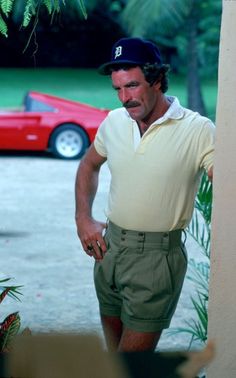 Golf Look Men, Magnum Pi Style, Tom Selleck Style, Tom Selleck 80s, Dadcore Aesthetic, Tom Selleck Magnum Pi, 80s Fashion Men, 80s Men, Magnum Pi