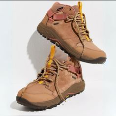 Oboz Hiking Boots Women, Granola Shoes, Women’s Hiking Boots, Summer Hiking Boots, Hiker Boots, Family Hiking, Hiking Essentials, Weather Boots, Seat Belts