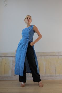 A simple and comfy linen tunic for women; handcrafted in our studio to your specific measurements, available in over 60 colors. ✓DETAILS   - Price shown in this listing includes the tunic top only. - Regular fit - Sleeveless - One high slit on the front - Different length is possible - Extra slit on the side is possible, please let us know - 100% linen, medium weight, free-shrinkage, amazingly soft feel. - French seam, clean and meticulous ✓PANTS To match this tunic with our linen pants, please Modern Ao Dai, Linen Tunics For Women, Vietnamese Ao Dai, Womens Tunic Dress, Linen Tunic Tops, Long Tunic Tops, Oversized Tunic, Dress Linen, Linen Tunic