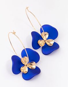 Add a pop of colour to your look with these simple, vibrant blue hoop earrings. These hoops feature an electric blue-coloured flower, perfect for adding a touch of floral to your look. Dimensions: Length 60mm x Width 35mm Weight: 6.8g | Lovisa Blue & Gold Wire Flower Hoop Earrings Blue Hoop Earrings, Flower Hoop Earrings, Wire Flowers, Gold Wire, Vibrant Blue, Favorite Rings, Ring Necklace, Blue Gold, Electric Blue