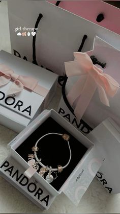 #pandora #beauty #jewelry Pandora Aesthetic, Pandora Set, Pandora Story, A Wallpaper Letter Love, Girl Therapy, Antlers Decor, Dream Bracelet, Pandora Heart, Pandora Necklace