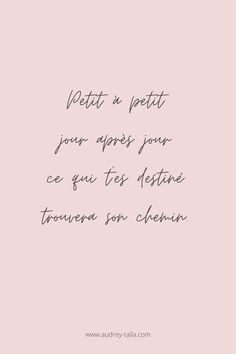 a pink background with the words petitt et petitt pour appress your ce qui tes destine