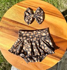 "🐆 Toddler Girls Leopard Print Skirted Bummies - Size 9-12 Months - Trendy and Adorable! 🐆 Welcome to our stylish collection of handmade clothing for little fashionistas! Introducing our Toddler Girls Leopard Print Skirted Bummies, designed to add a touch of wildness and cuteness to your little one's wardrobe. Each pair is meticulously crafted with love and care, ensuring comfort and style for your precious girl! 🌸 Trendy Leopard Print: Leopard print is all the rage right now, and our skirted bummies feature a beautiful and vibrant leopard print pattern. Your little girl will stand out in these adorable bummies, making a fashion statement wherever she goes. Let her unleash her inner fashionista with this trendy piece! 🐆 Size 9-12 Months: Our Toddler Girls Leopard Print Skirted Bummies Cute Fitted Brown Sets, Cute Fitted Diaper Cover For Playwear, Cute Elastic Bottoms For Playwear, Cute Fitted Bottoms For Playwear, Playful Fitted Sets With Matching Headband, Trendy Baby Girl Clothes, Trendy Baby Clothes, Leopard Print Skirt, Handmade Clothing