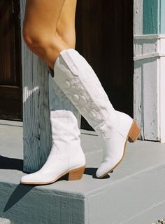 Urson Boot White by Billini Cowboy boots Western style stitching Stacked cuban heel Twin pull tabs Arched cuff Pull on design Man made upper, lining & sole Heel height: 6cm / 2.36” Cowboy Boots White, Tall Western Boot, Rush Week, Tan Leather Boots, White Cowboy Boots, Womens Cowgirl Boots, Elegant Boots, Luxury Boots, Boots White