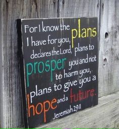 a wooden sign that says, for i know the plans i have for you,