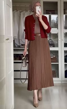 Brown Skirt Outfit, Korean Outfit Ideas, Black Lace Evening Dress, Casual Work Outfits Women, Stylish Work Attire, Woman Suit Fashion, Brown Outfit, Work Outfits Women