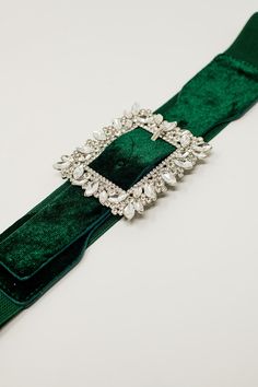 Subcategory: Belt. Detail: Strass detail. Fabric: Velvet. Waist: Elastic waist. U. 100% Polyester