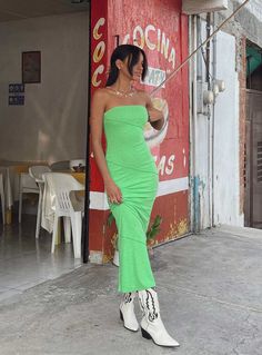 Oscar Midi Dress Green Stylish Midi Dress, Midi Dress Green, Strapless Summer Dress, Vegas Dresses, Mom Bod, Brunch Dress, Picnic Dress, Birthday Hair, Bodycon Dresses Casual